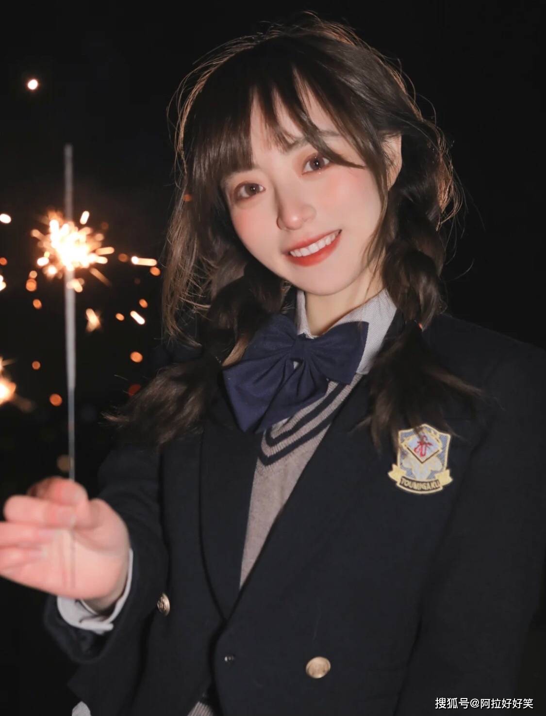 搞笑gif要是我们学校的小姐姐都长这么好看我一定好好上学