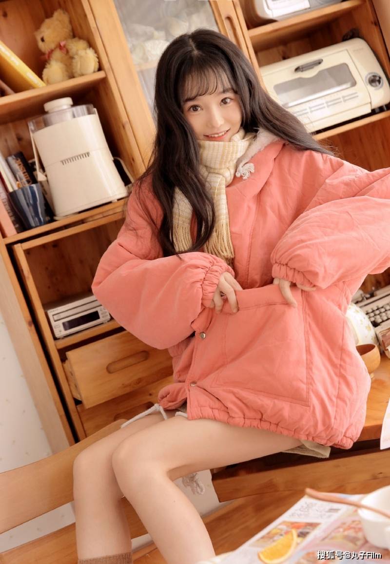 性感美女时尚写真长发妹子露齿甜笑俏皮可爱清纯甜美迷人