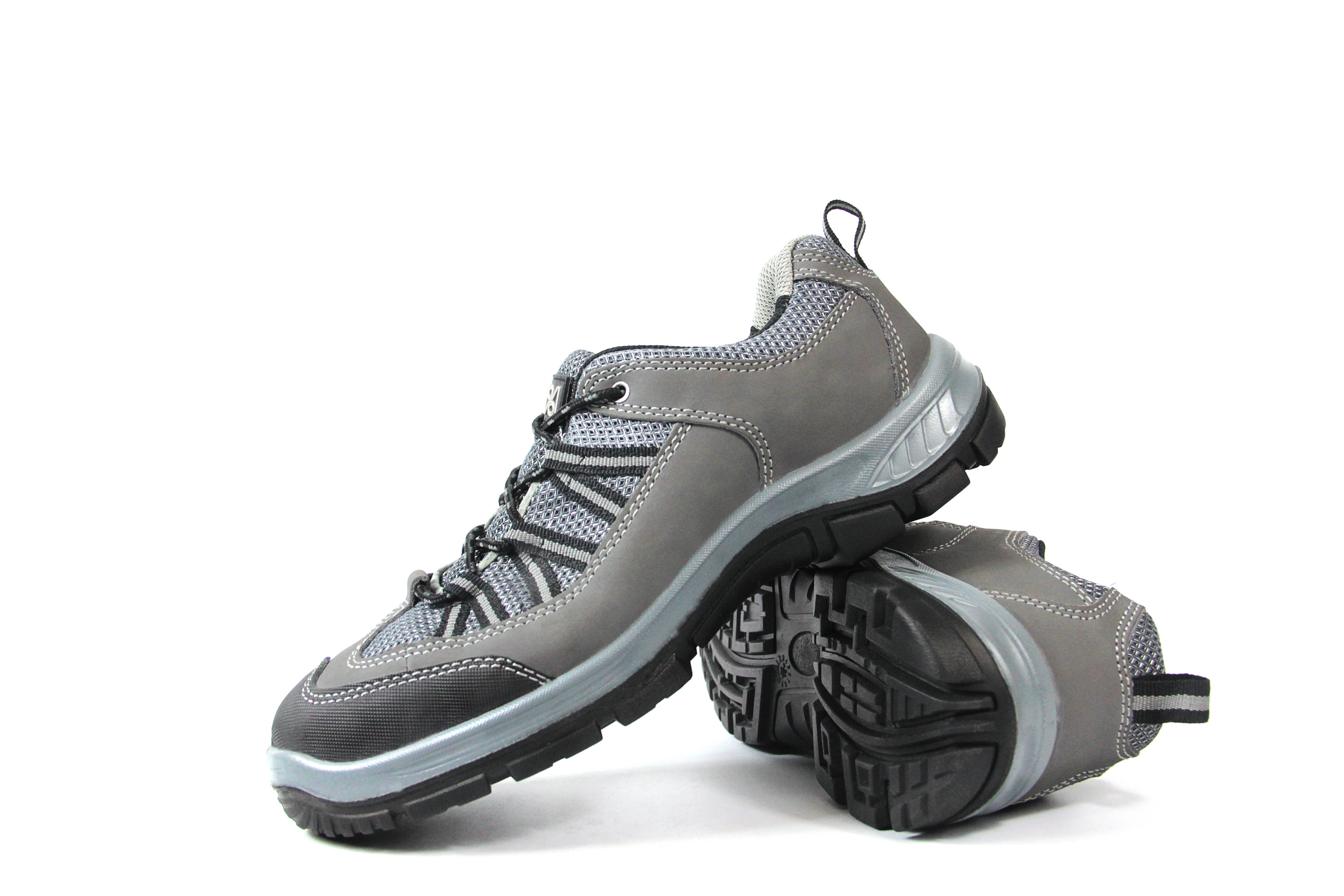 首先防砸安全鞋的意思是通过在鞋头安装一些具有抗冲击的内包头,用