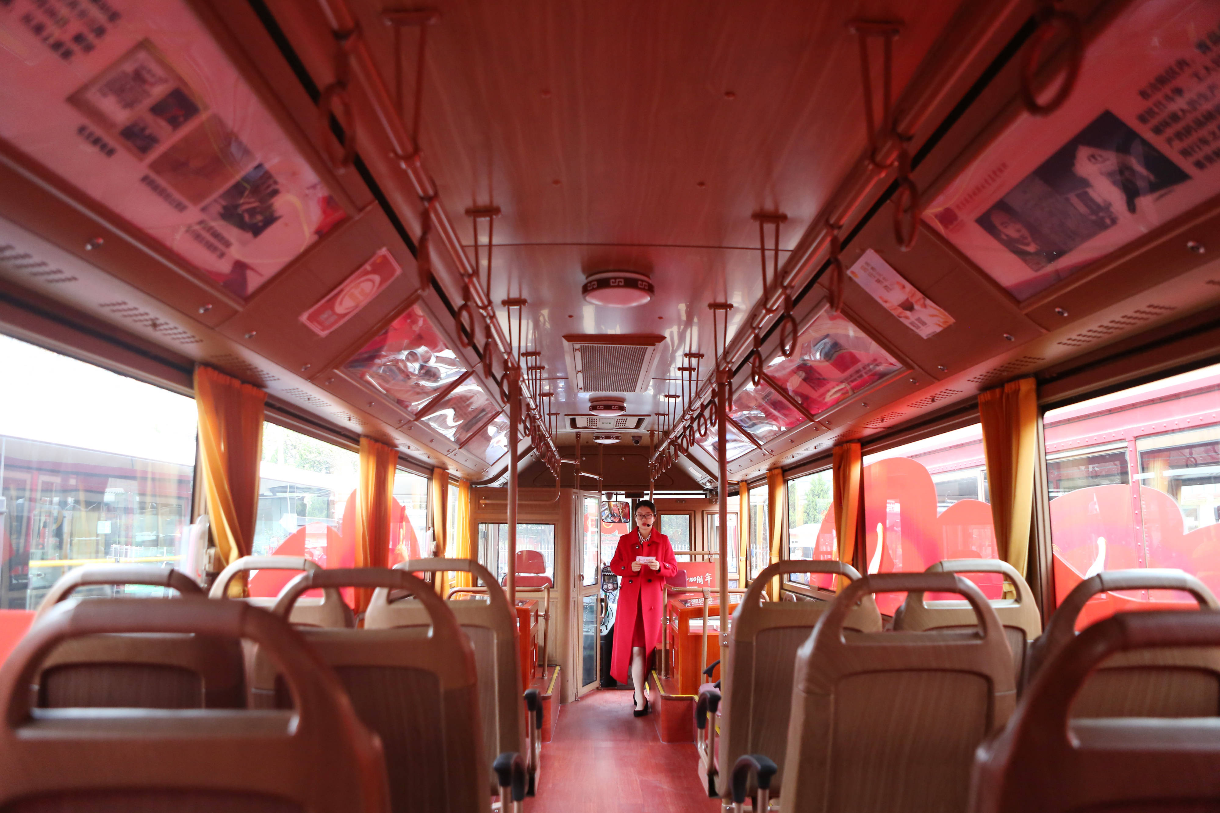 党史学习教育红色巴士开跑点对点直通青岛红色教育基地