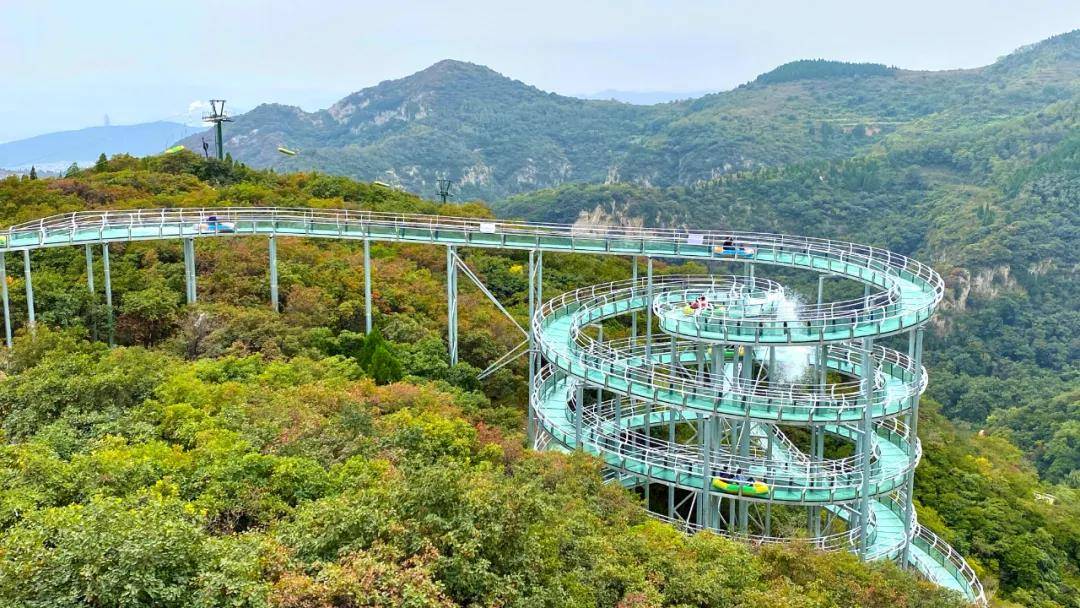 乡村振兴专线- -青岛地区百家社区重点服务商考察组走进红叶柿岩_景区