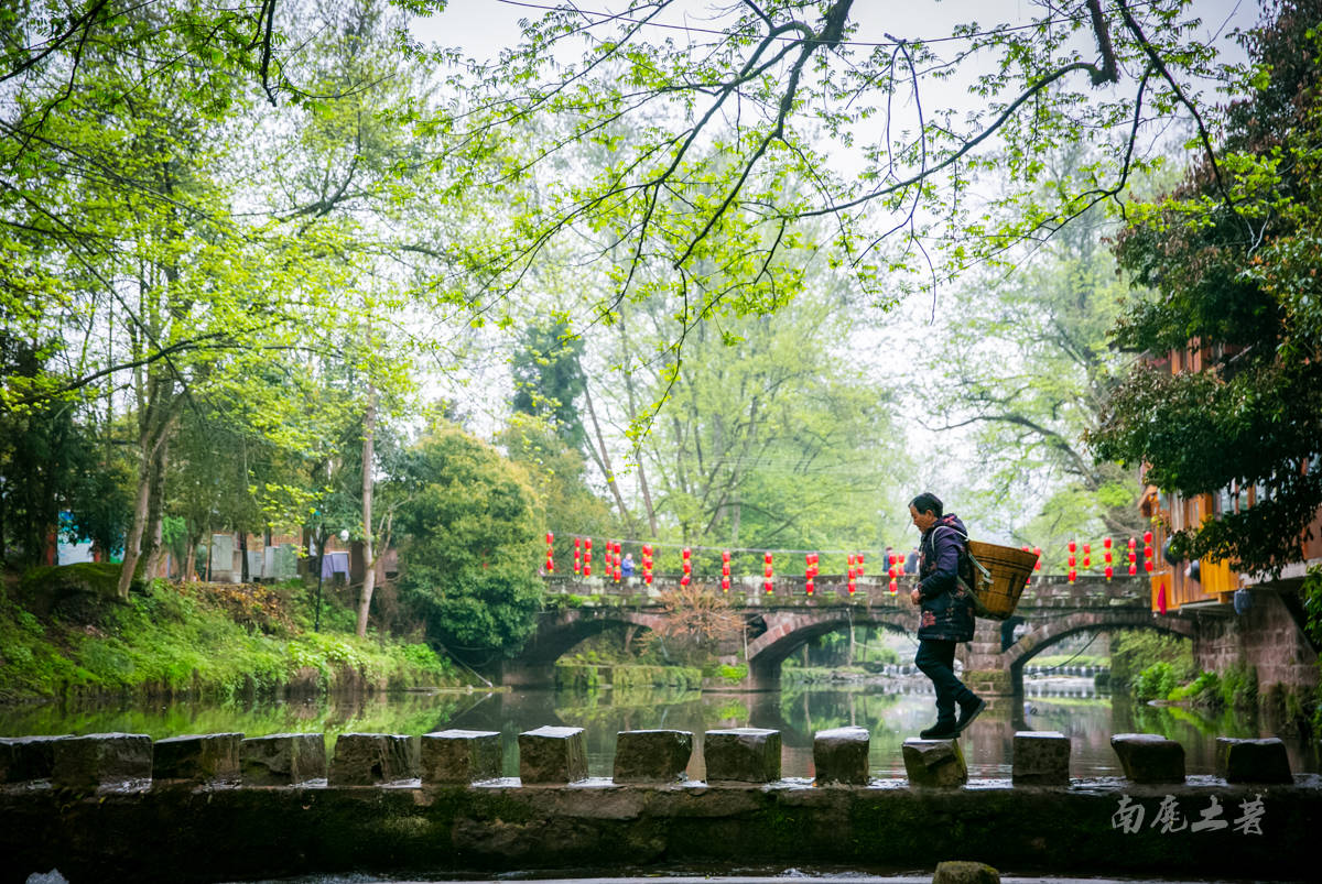 巴蜀平原从这里出关，南方丝路在这里休整，红军长征经这里北上