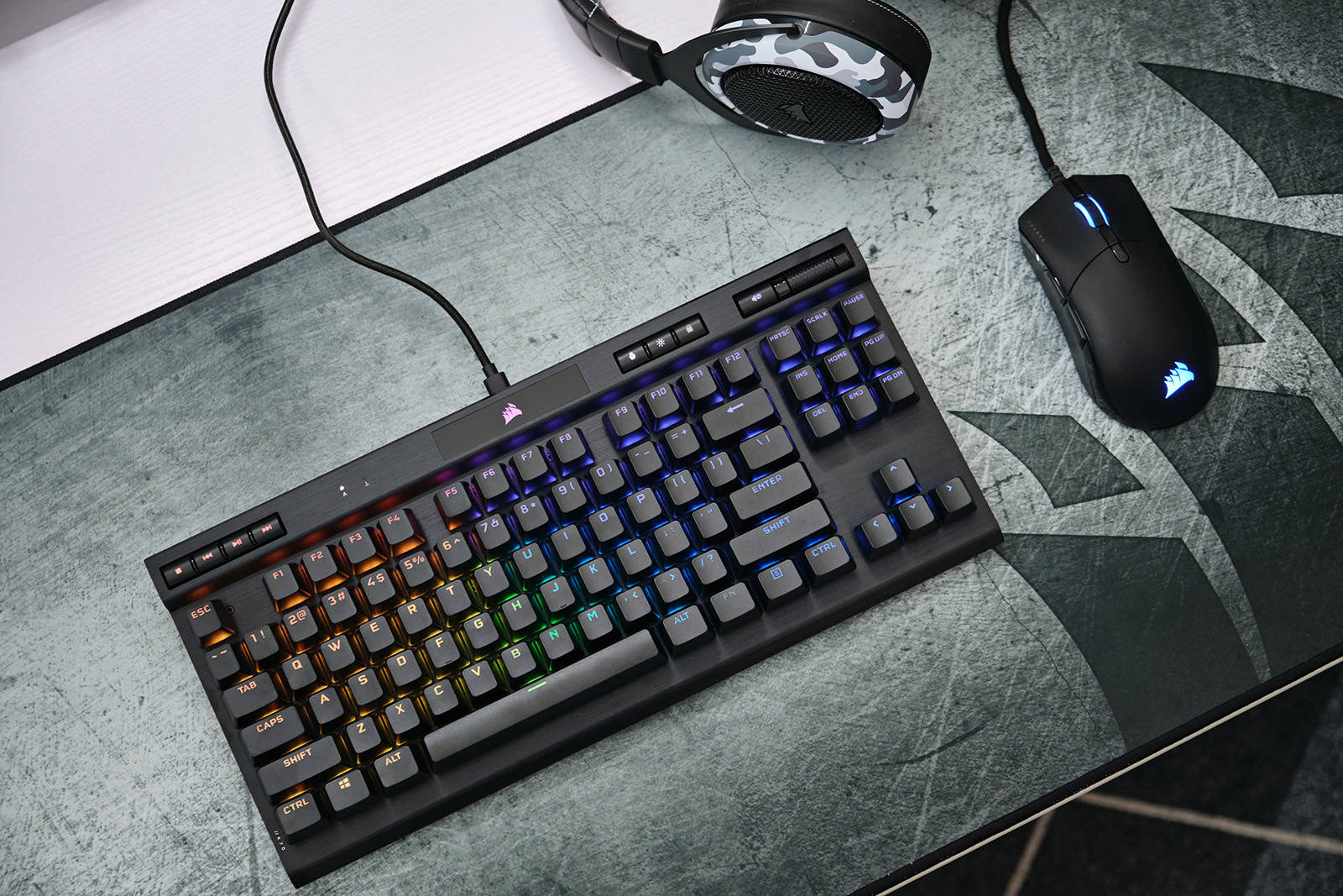 不枉苦等你八年美商海盗船k70rgbtkl机械键盘