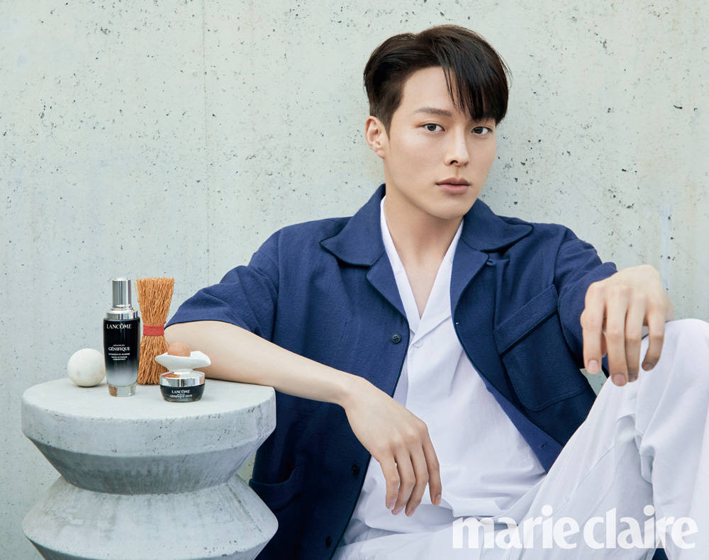 张基龙最新杂志写真曝光耀眼微笑秀阳光男友感