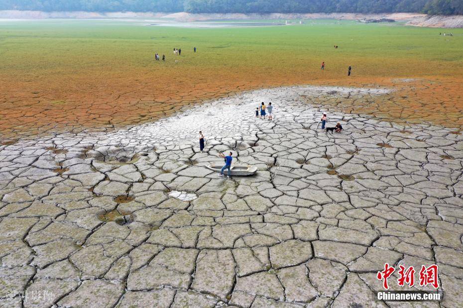 臺灣旱情持續 日月潭見底露出大片乾裂土地