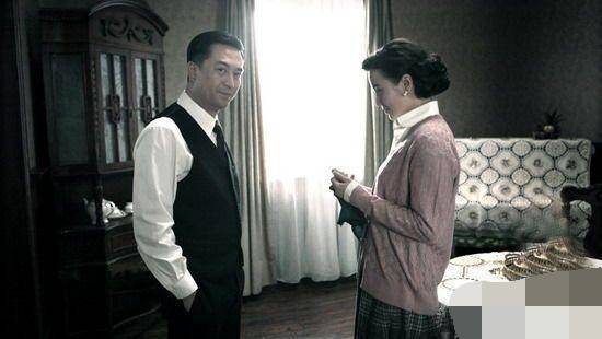 里顾秋妍说是专业特工,做事却如此脑残,真想抽她几个耳光_周乙