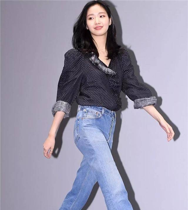 原创基础款穿不出时尚感?每个人都有的牛仔裤,金高银却穿得这么好看