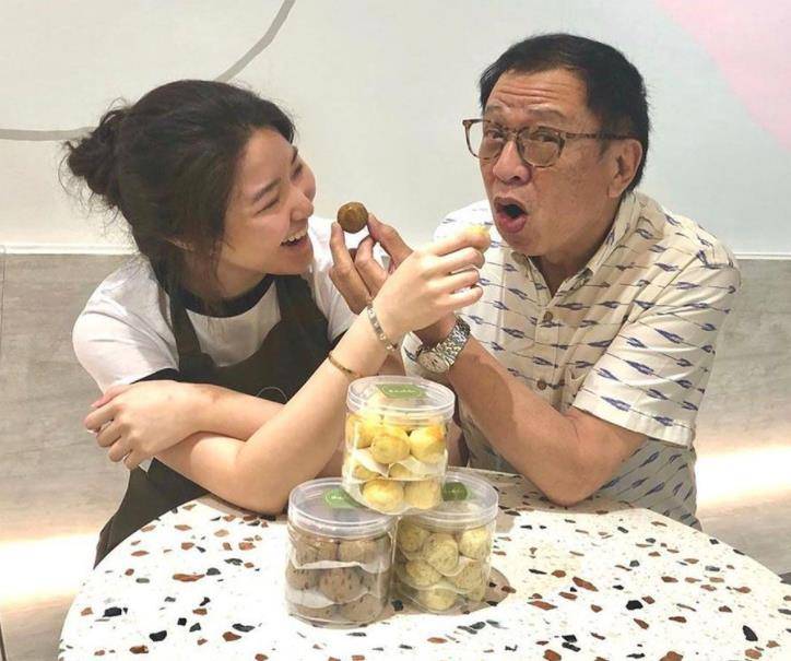 对于打本给女儿创业,许绍雄直言这是父母的责任,为了帮女儿催旺