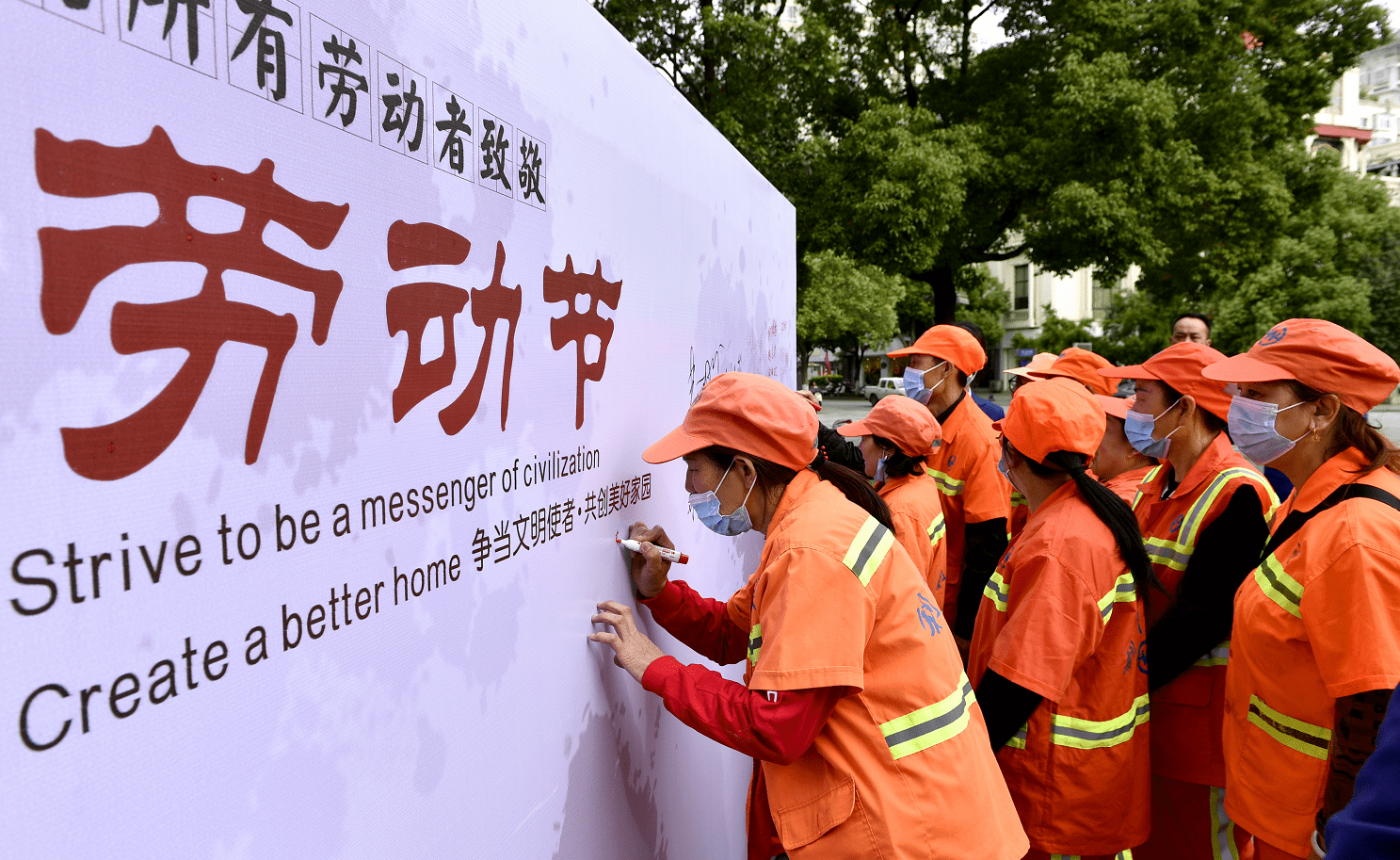 五一劳动节 广元3000名 城市美容师 免费看电影 搜狐大视野 搜狐新闻