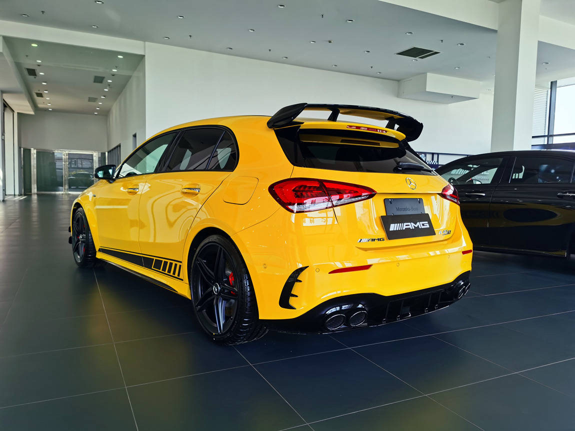 最新款 奔驰 amg a45s 先行特别版 炽夏黄/黑内