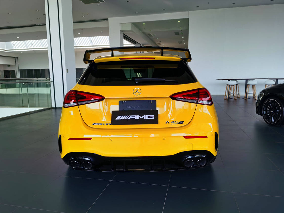 最新款 奔驰 amg a45s 先行特别版 炽夏黄/黑内