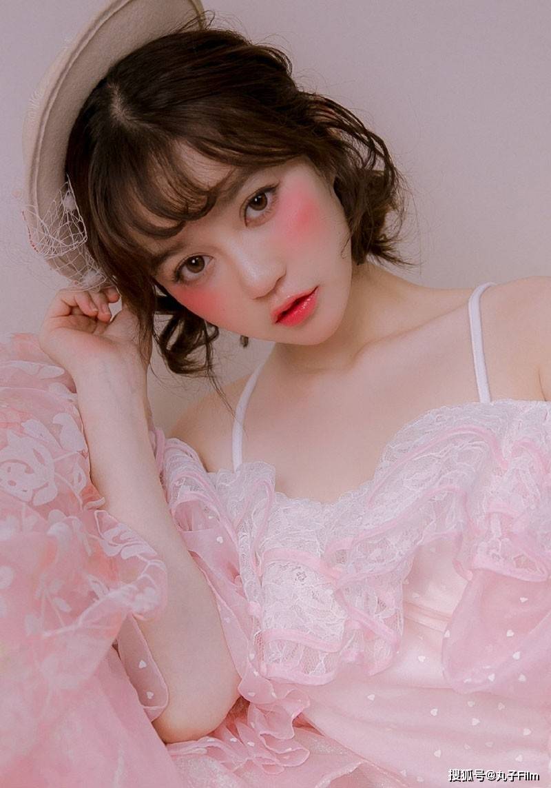 性感美女时尚写真粉红色连衣裙小姐姐漂亮脸蛋白里透红甜美可爱