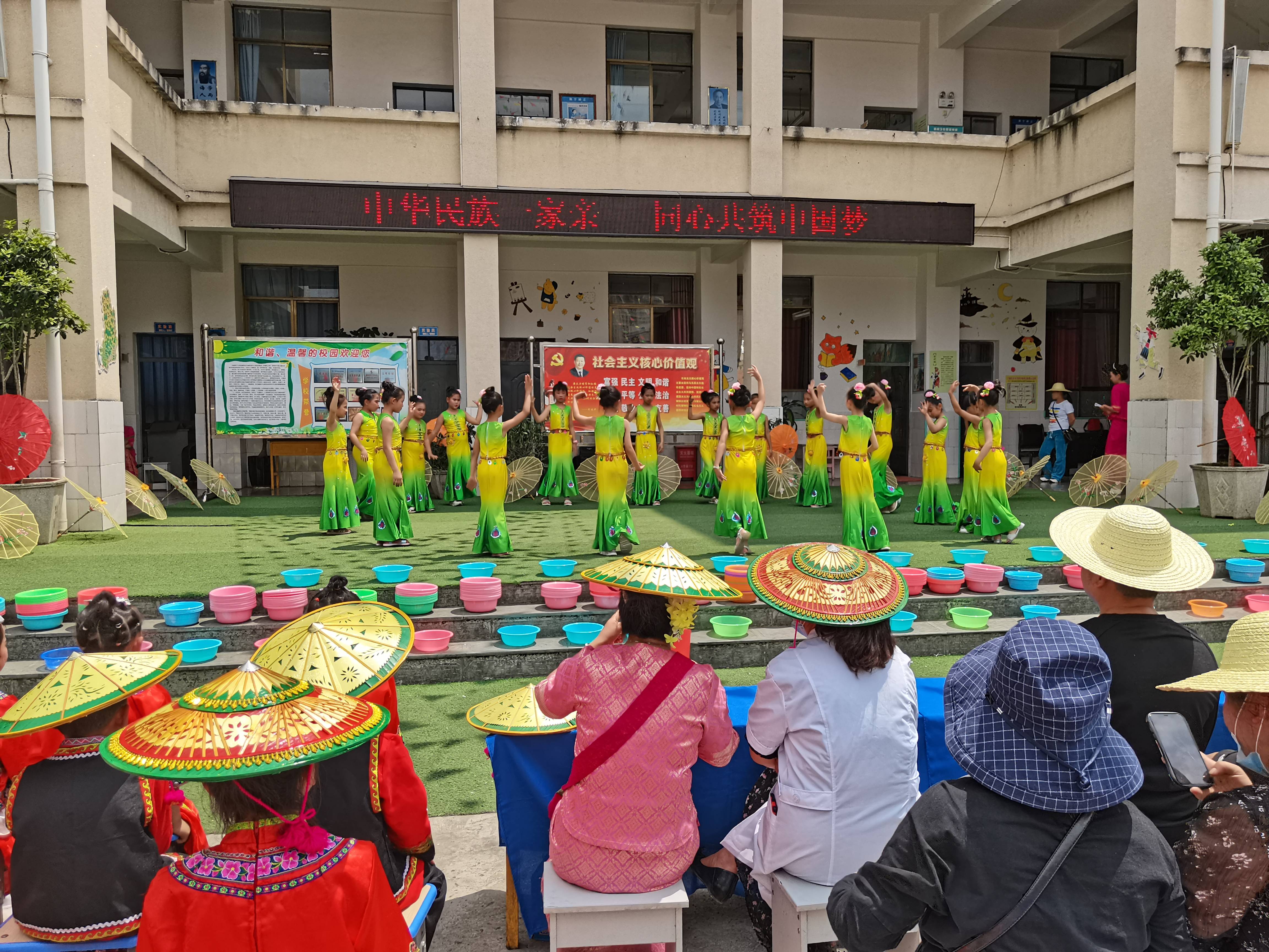 隆陽區蘭城街道校園潑水節傳承濃濃民族情