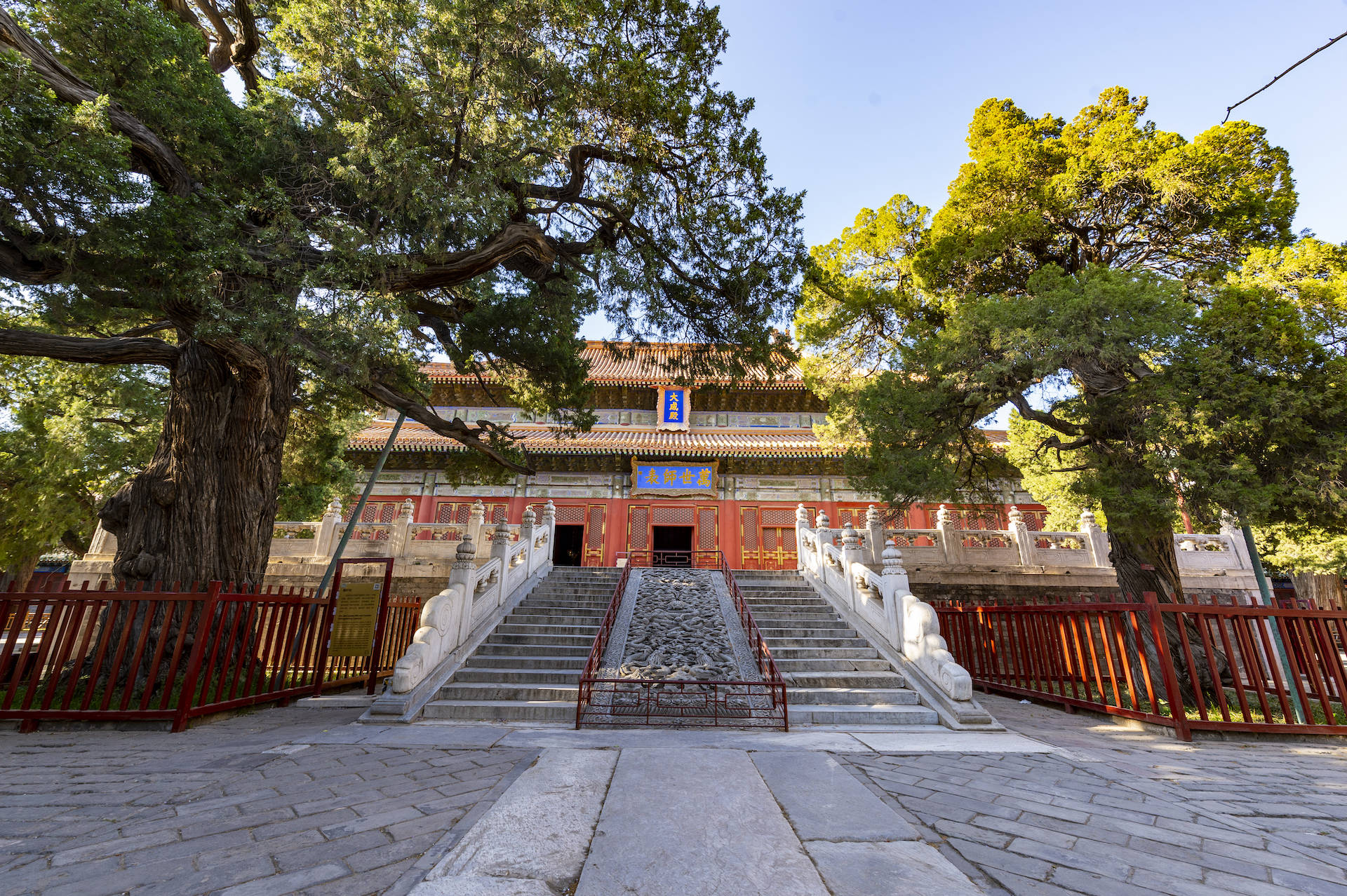 大成殿是孔庙的"标配","大成"二字出自《孟子》,孔子之谓集大成者"一