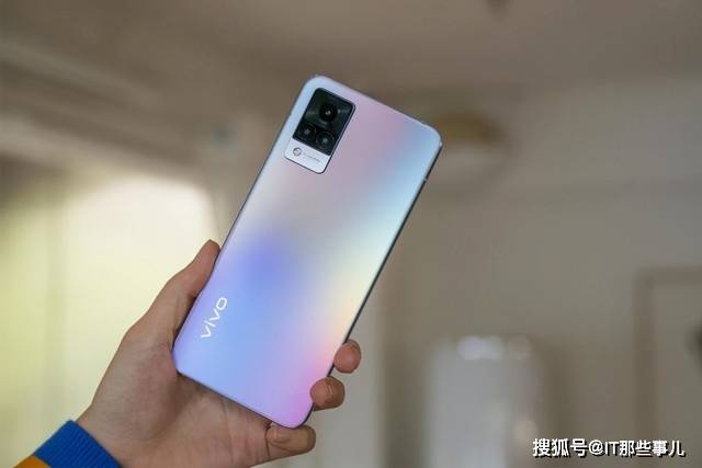 自拍|变相降价送延保 256G版vivo S9价格亲民 自拍用户的福利