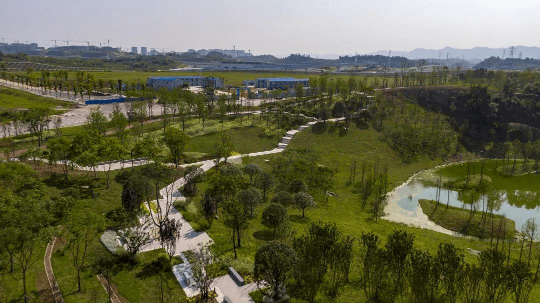 五云湖公园成五一新晋打卡点毗邻而居融创云鼎城业主享绿意