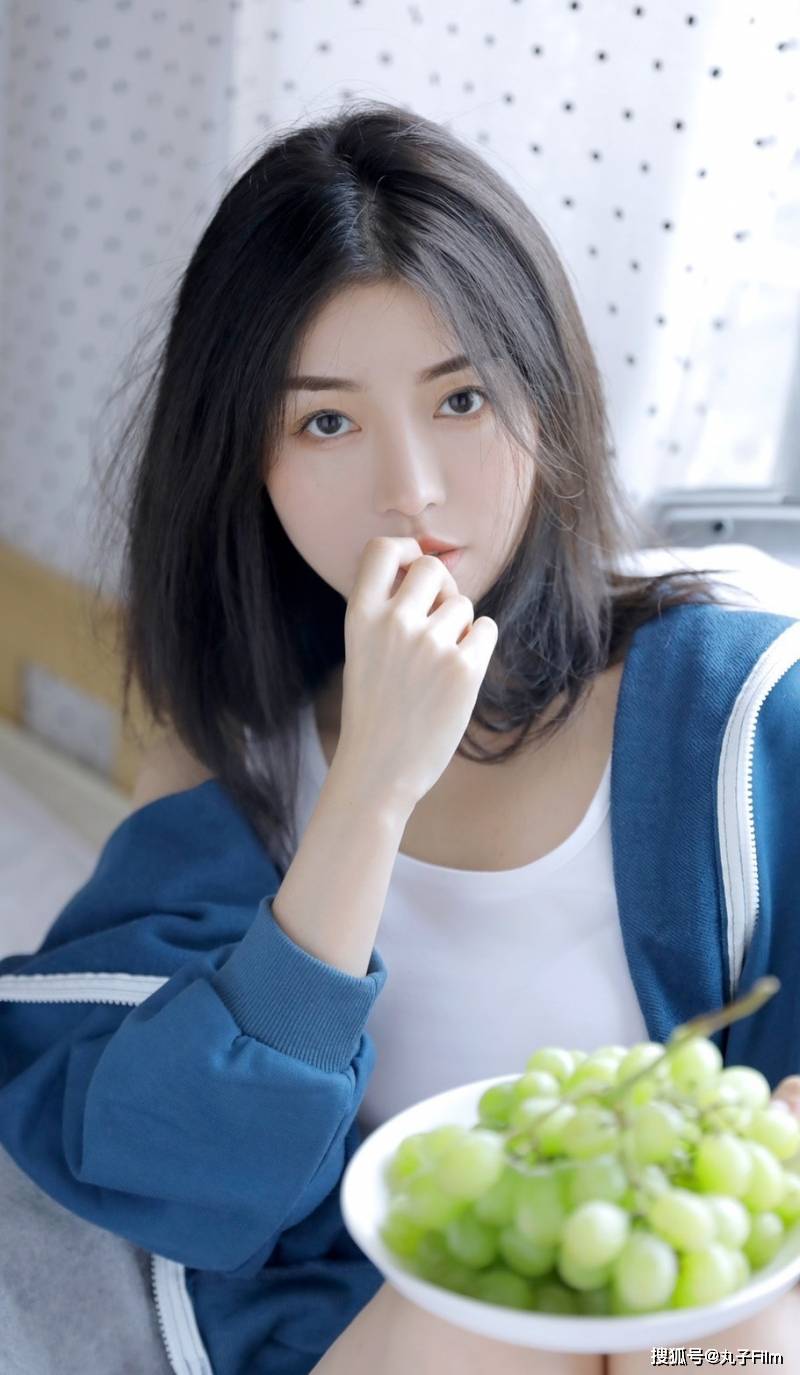 性感美女时尚写真:气质小姐姐皮肤白皙身材完美,魅力十足养眼迷人!