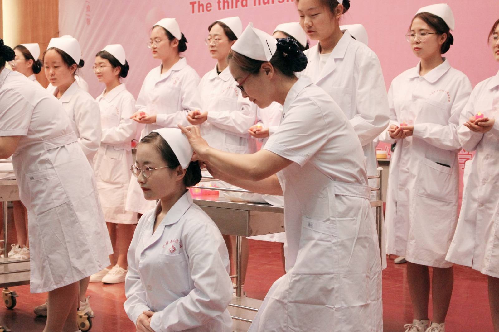 蜡烛,庄严宣誓,奉行人道主义精神,坚守救死扶伤信念,遵守护士职业道德