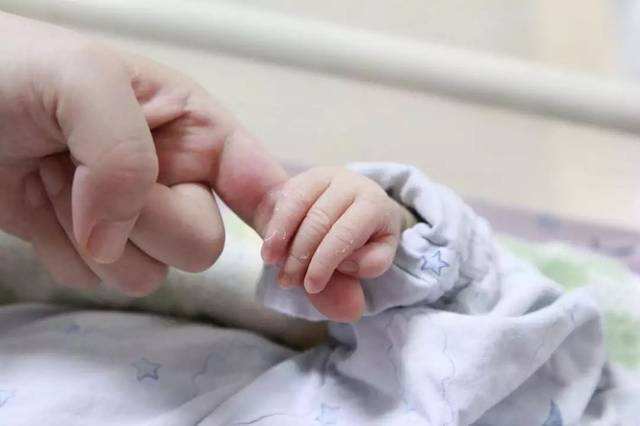 脑瘫康复训练方法,家长需熟练掌握_孩子