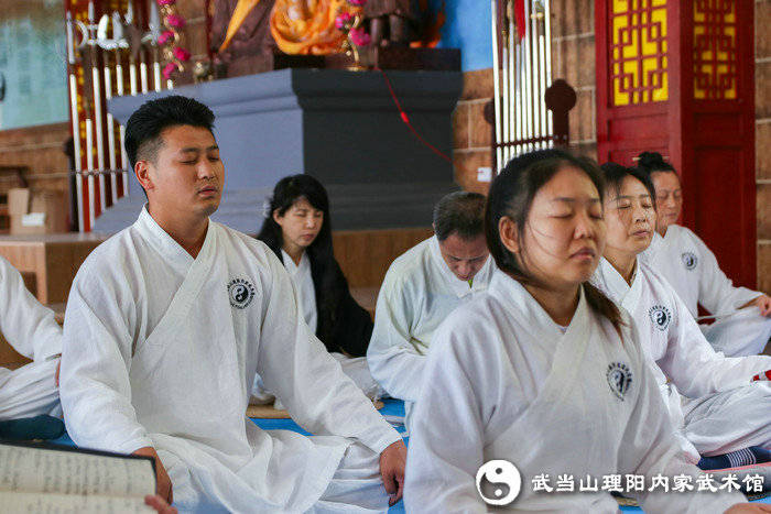 经过四天的实修,在田理阳道长深入浅出的道家打坐功法的系统传授下