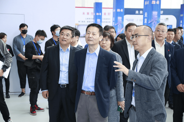 达达集团亮相上海信息消费节 联合创始人杨骏获在线新经济年度人物提名