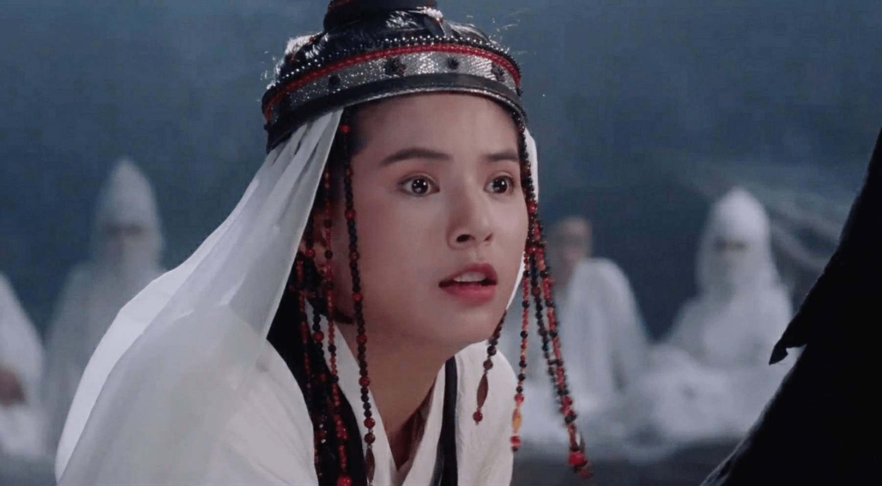 李若彤最美的镜头,不是小龙女,而是在这部武侠片鼻祖里_方世玉