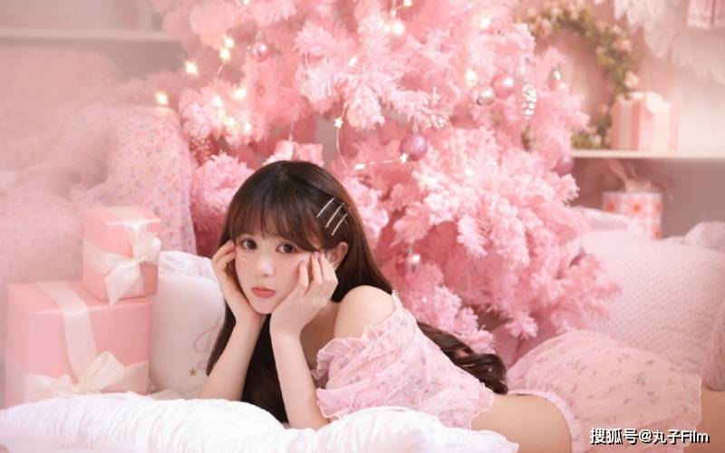 性感美女时尚写真:粉嫩小妹香肩美腿唯美梦幻,甜美迷人!