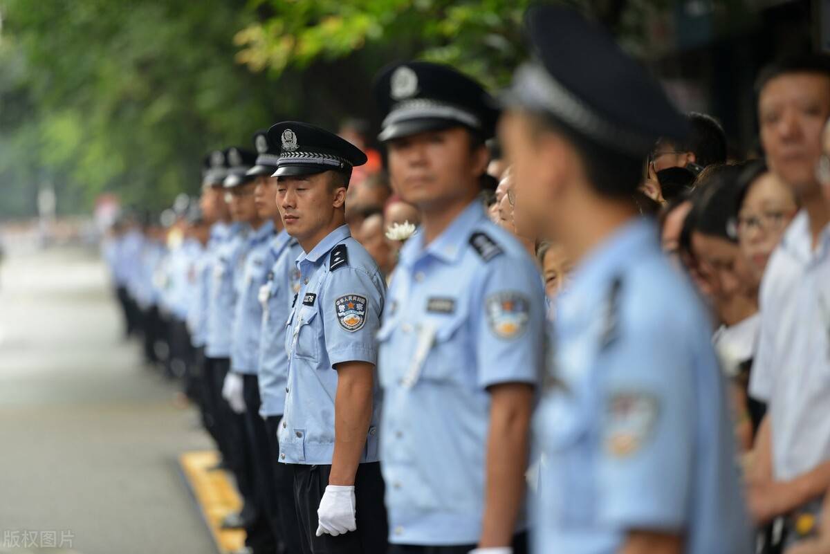 除此之外,編制輔警可以和公安警察一樣享受執勤加班補貼,公安崗以外的