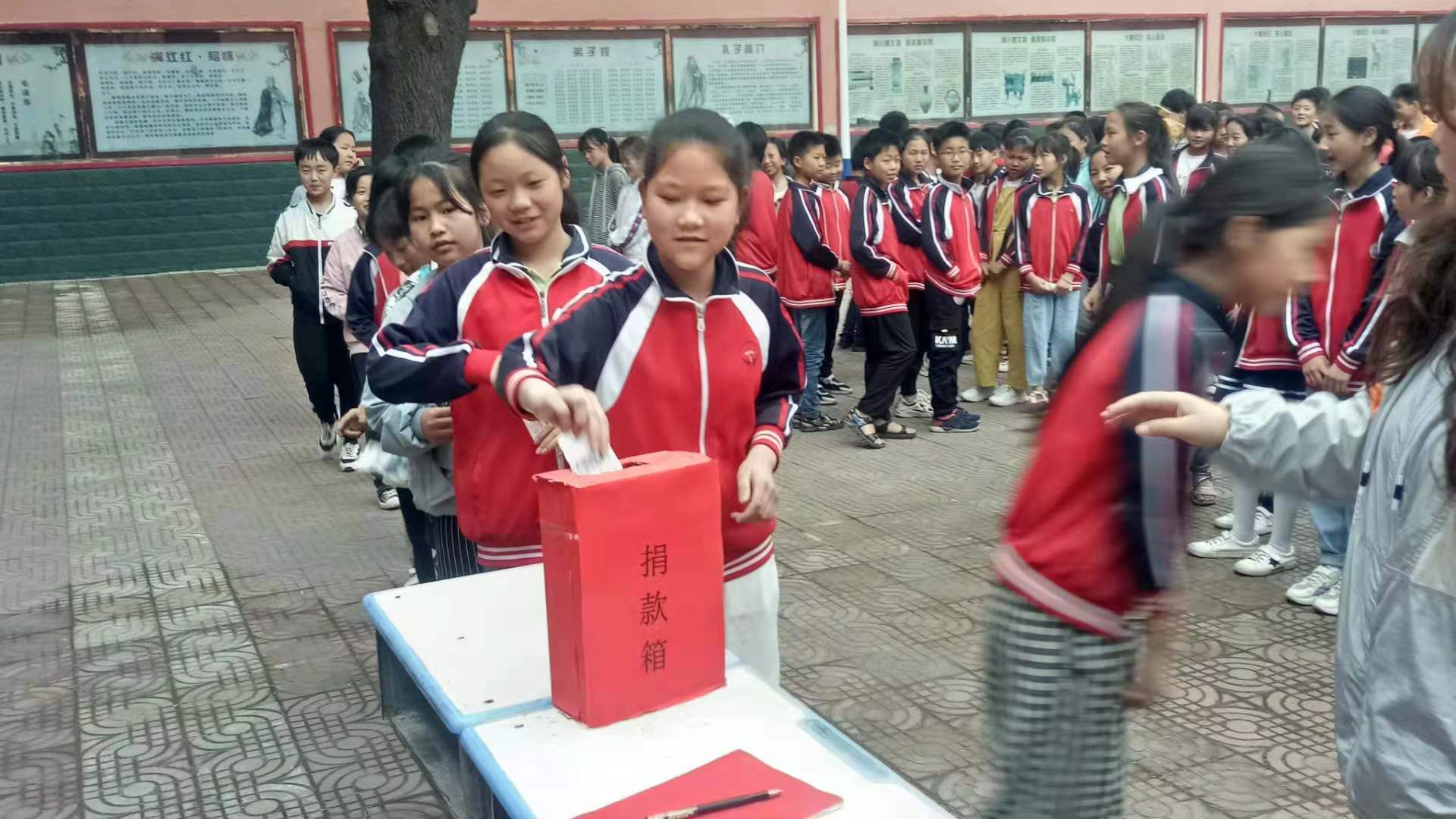 学党史见行动毛堂乡小开展为患病学生捐款活动