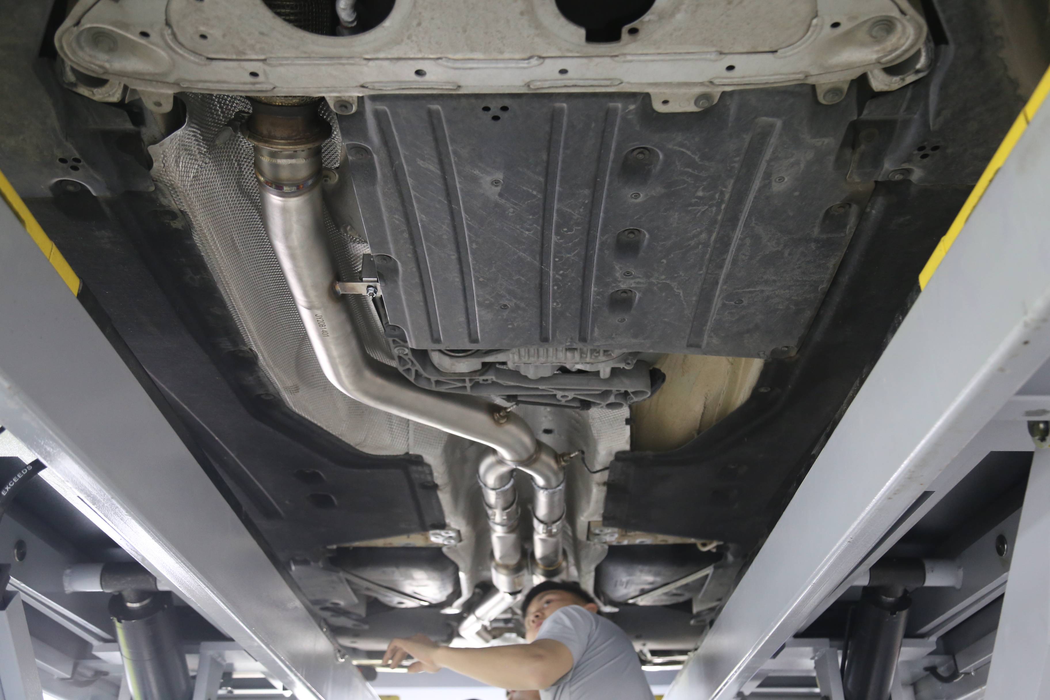 最美宝马车来了 | 宝马八系升级ipe排气 碳纤维外观件