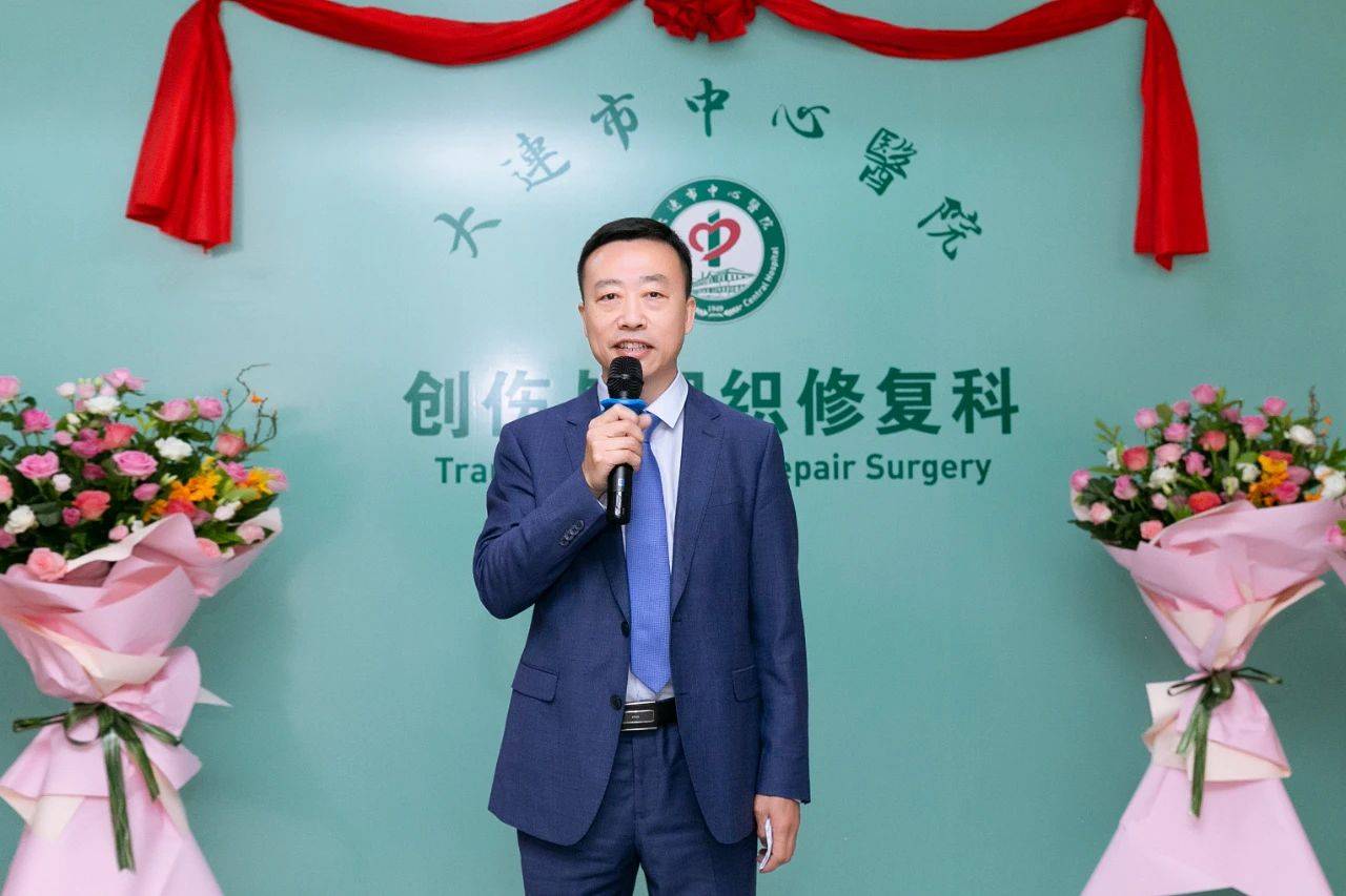 骨科主任王宏主持揭牌仪式王宏主任在主持中谈到,打造特色鲜明的亚