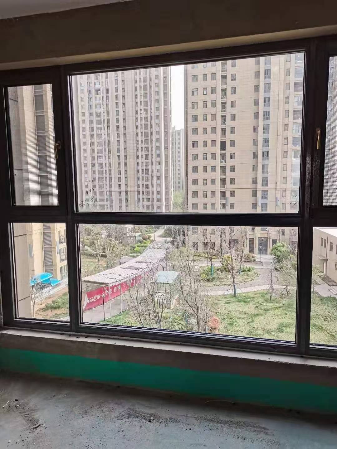洛阳贰号城邦高层,新房装修封阳台断桥铝玻璃门窗安装案例