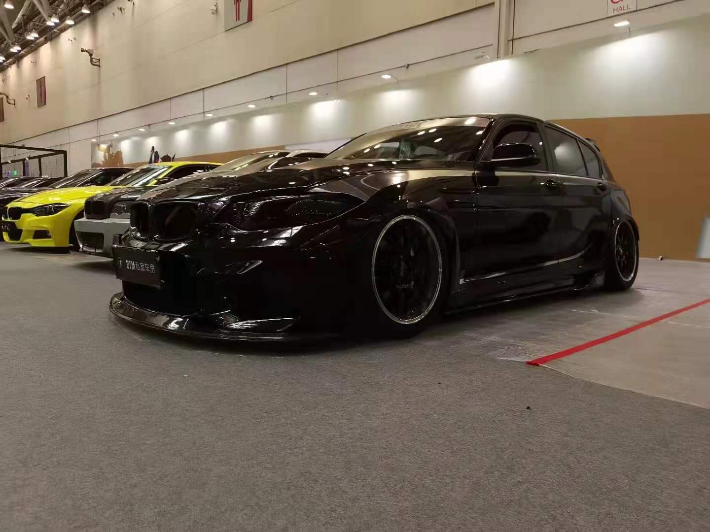 宝马1系f20改装气动避震极致低趴吸引眼球