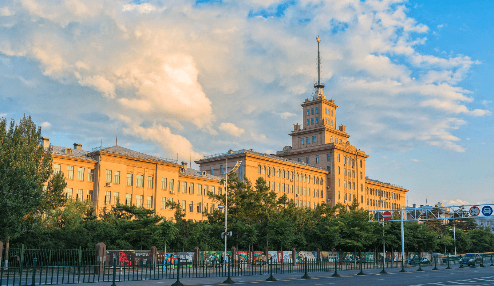 哈尔滨学校排名_哈尔滨德强学校图片(2)