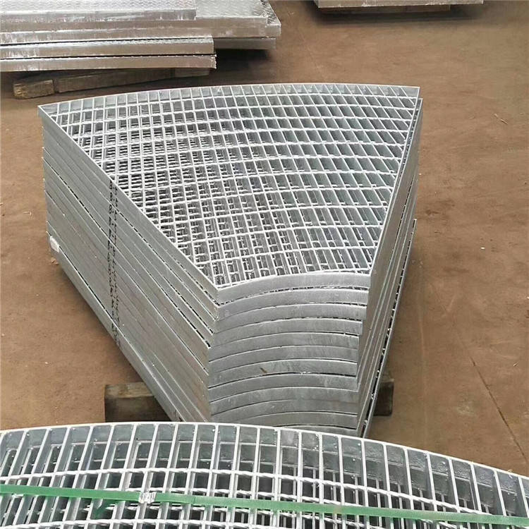 mm扭绞方钢,小规格钢格板采取5x5mm扭曲方钢,不锈钢常用直径5mm圆钢