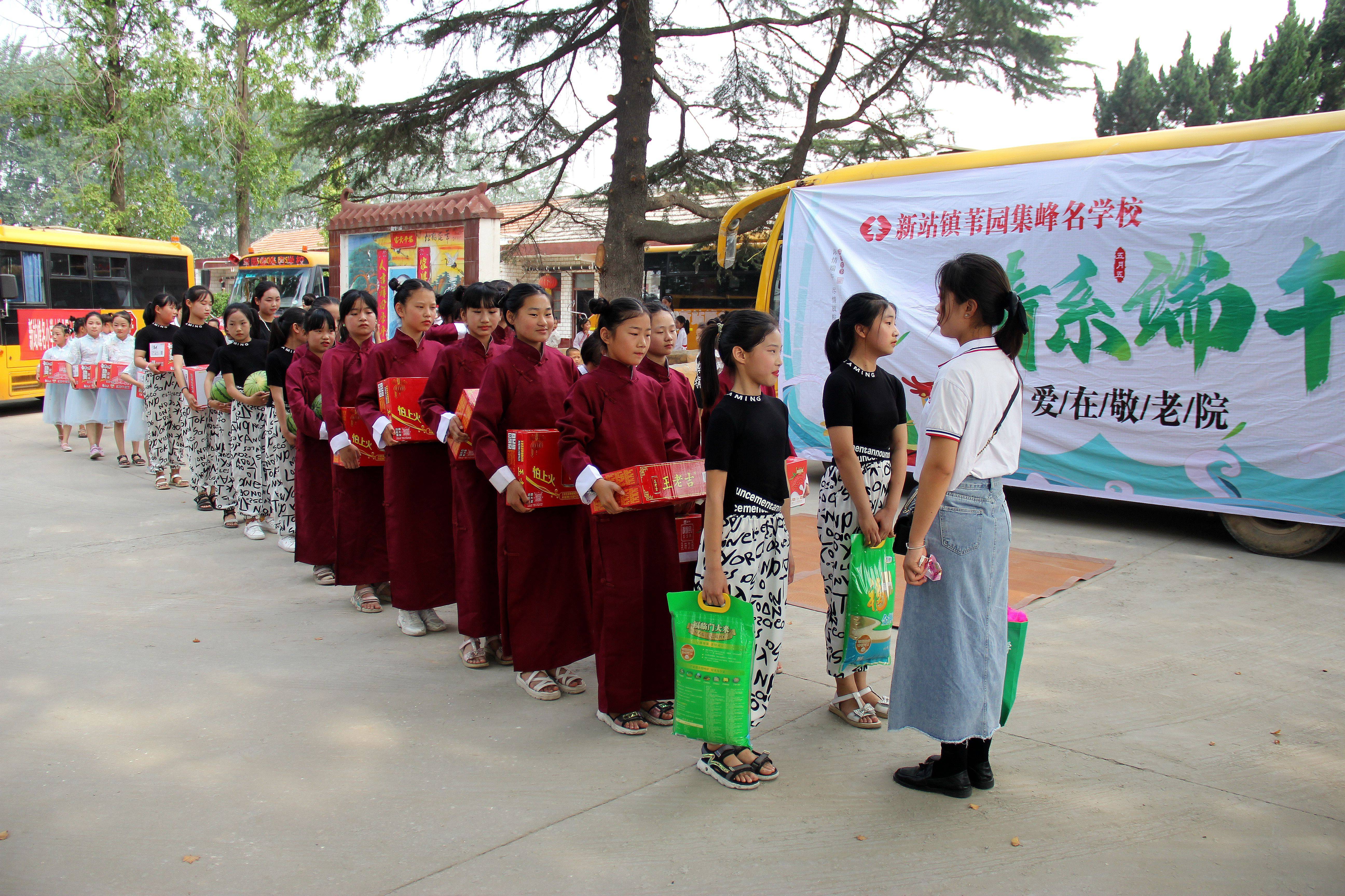 6月11日上午,淮阳区新站镇峰名学校,在季小垒校长,蒋凤玲园长的带领下