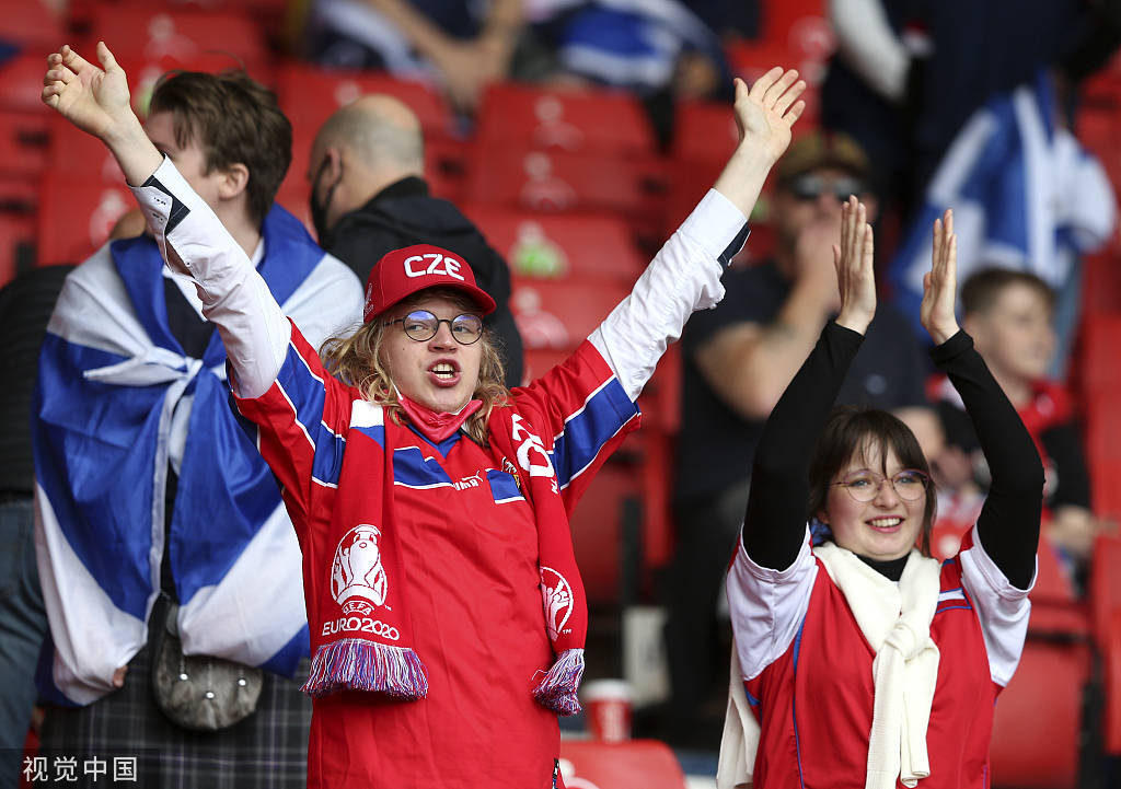 高清图欧洲杯苏格兰vs捷克女球迷清纯可爱