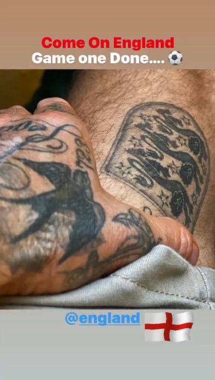 劲爆！小贝秀新纹身支持英格兰 大腿上纹三狮队徽_贝克汉姆