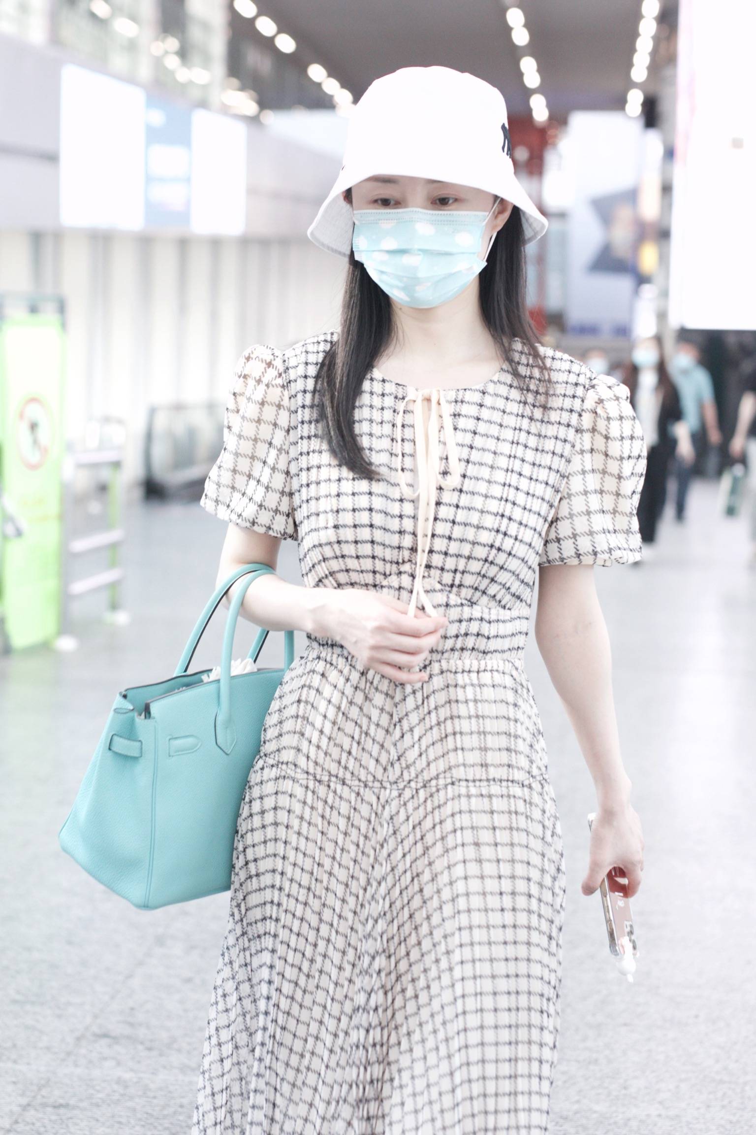 童年女神舒畅长裙秀曼妙身材气质文艺大长腿吸睛