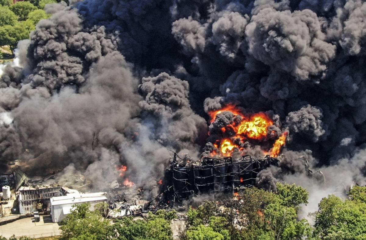 伊士曼工厂爆炸图片