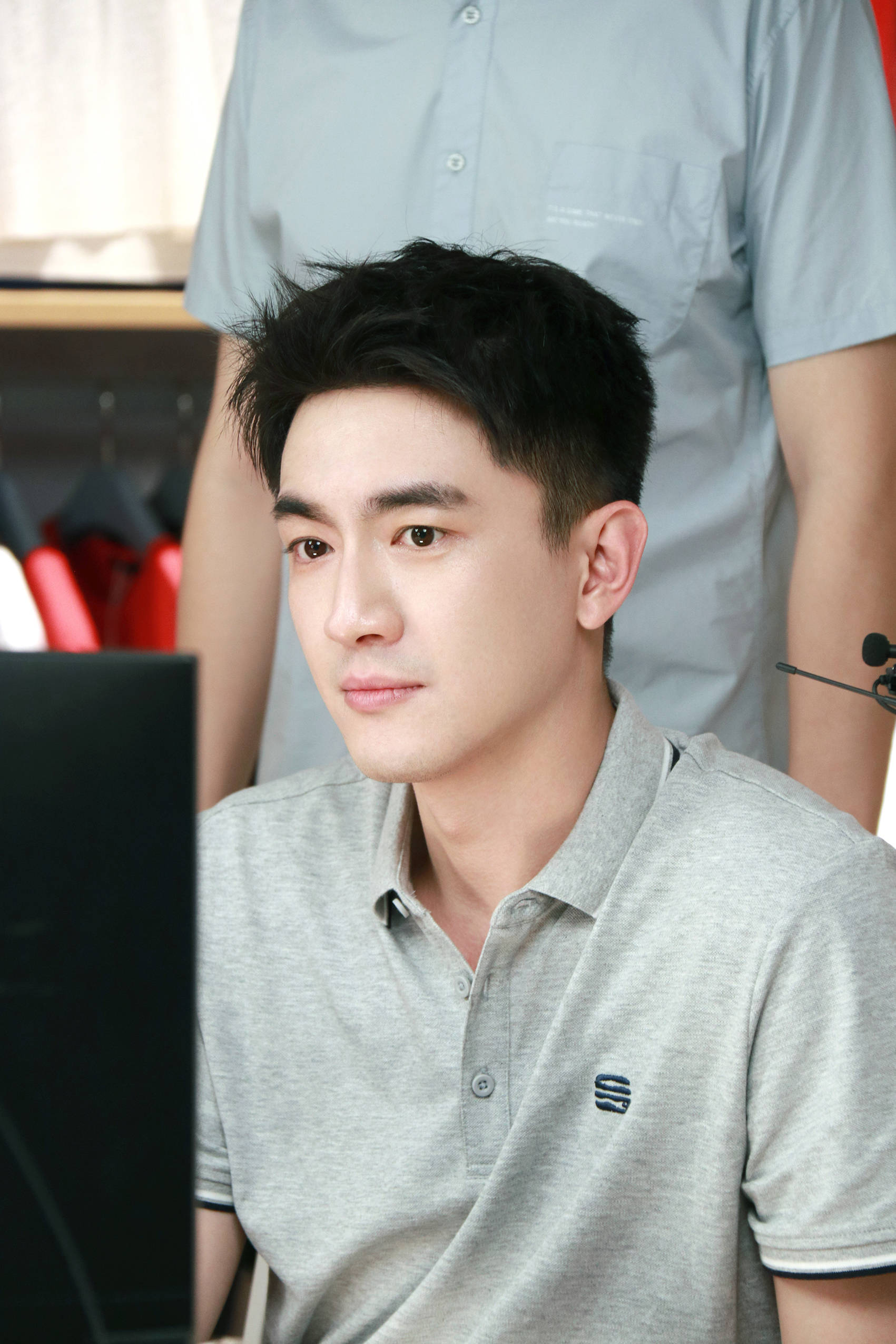 林更新现身直播活动状态佳 超高人气引热议