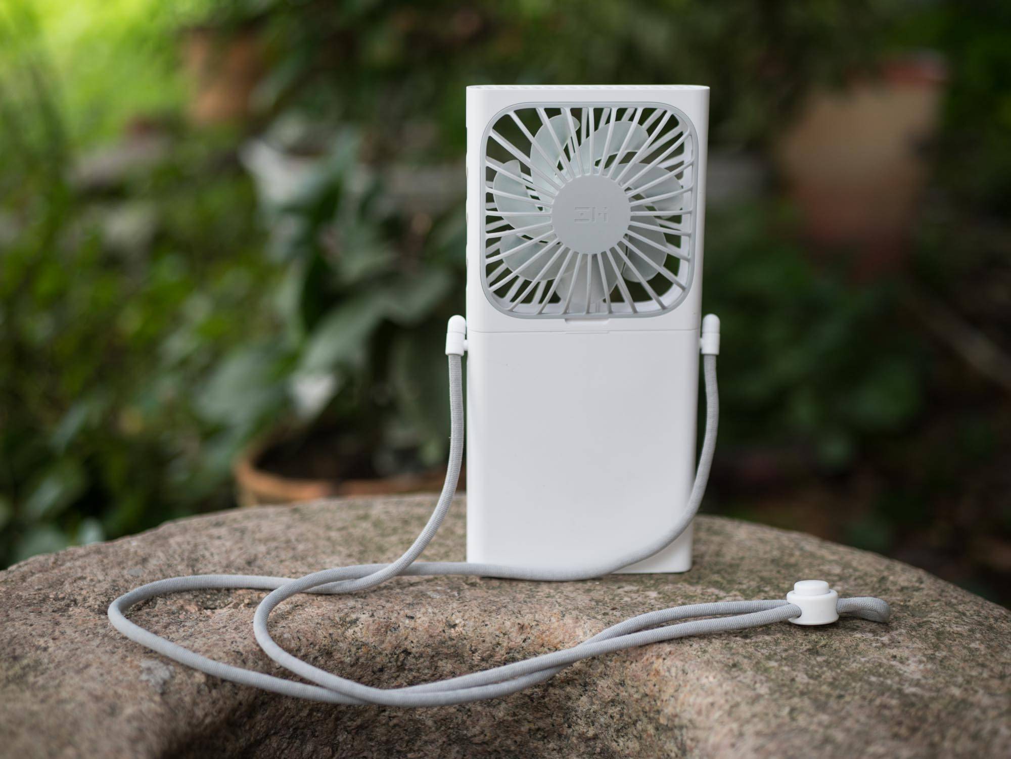 清风拂面心欢畅清凉一夏乐逍遥zmi紫米挂脖折叠风扇