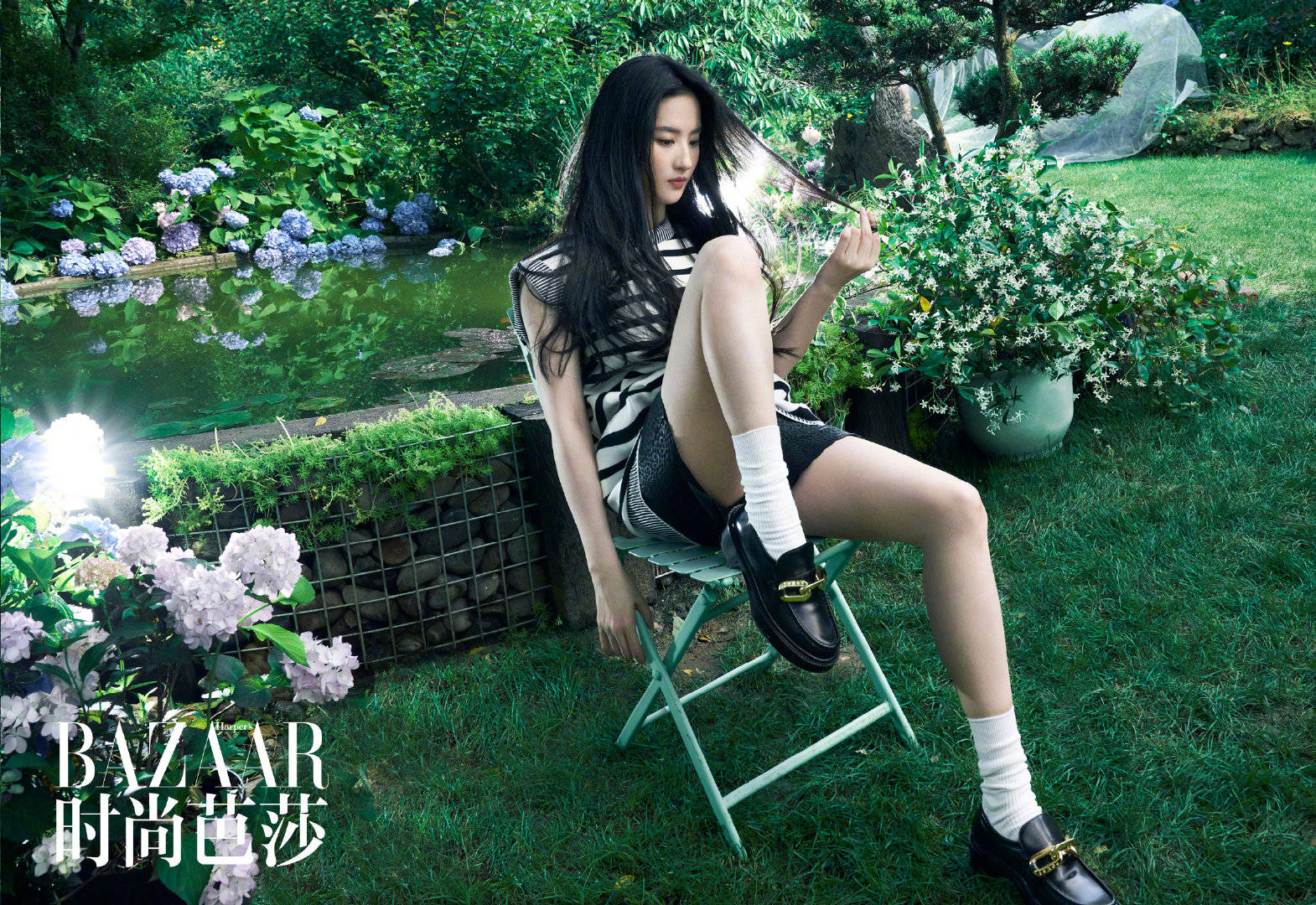 刘亦菲初夏丛林大片释出 长发飘逸柔美飒气