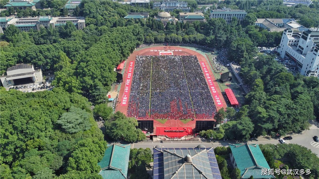 航拍武汉大学2021年毕业典礼图集