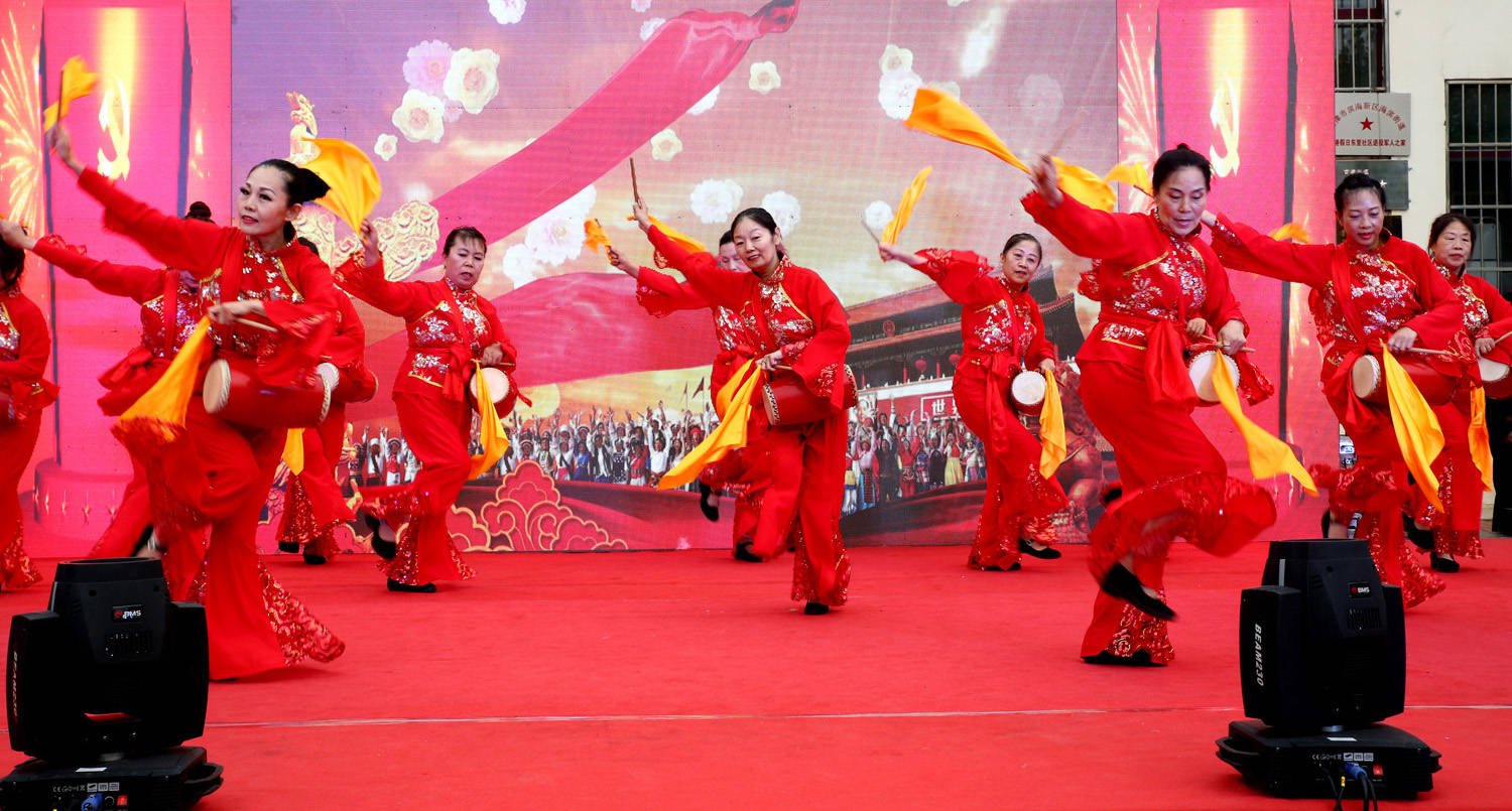 天津滨海:海滨街心港假日东里社区举办文艺汇演庆祝中国共产党成立100周年