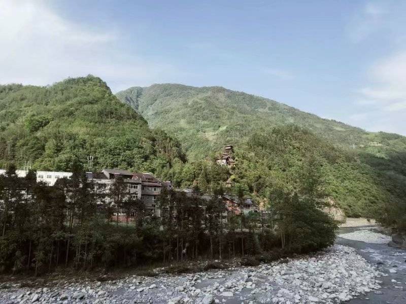 如今的平武县水晶镇安堂村彭家坝合作社海拔2450米的安塘村桃儿山