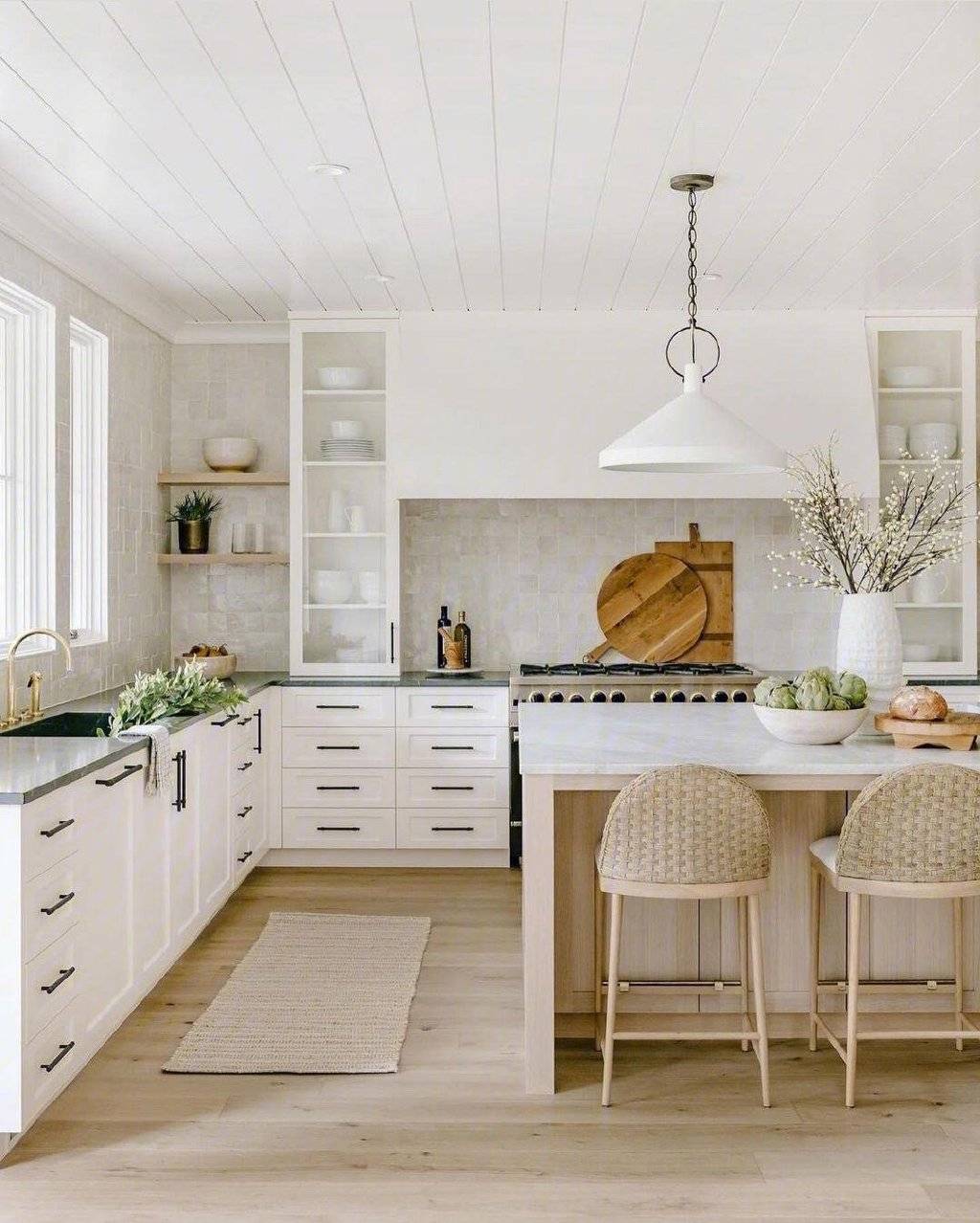 1/ 12 原木色主打的装修,开放式的设计,既有空间通透性还可以增加互动