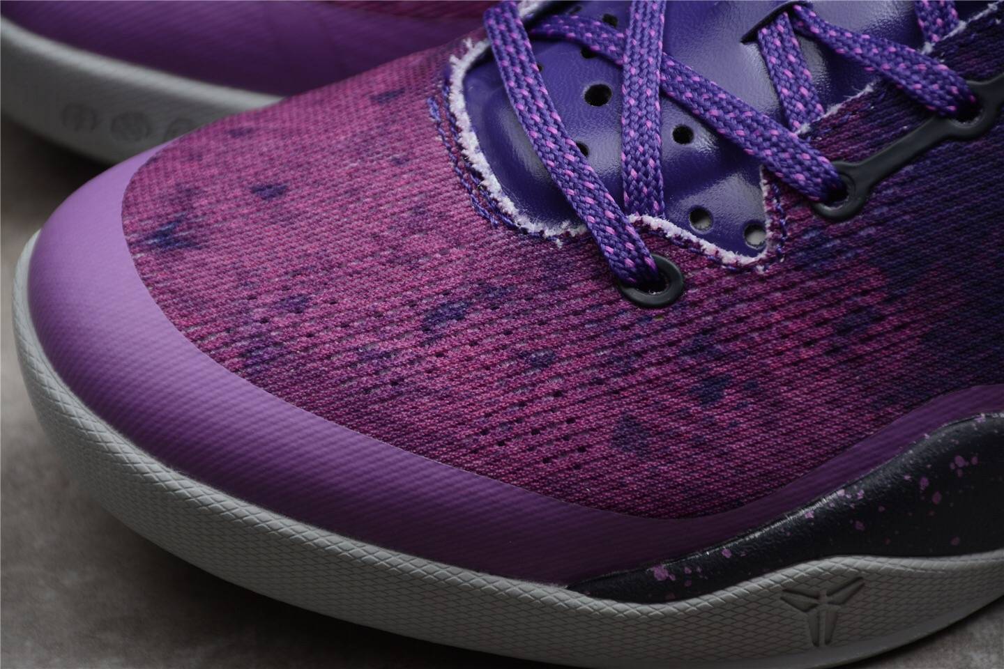 耐克nikekobe科比8playoffspurpleplatinum渐变紫篮球鞋评测