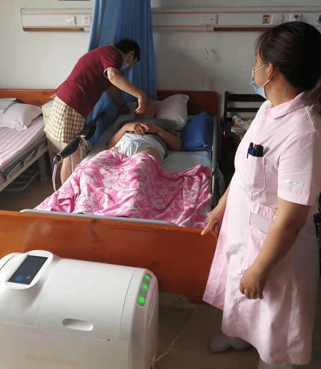 作为科技大小便智能护理机器人,解决失能老人大小便护理难题!