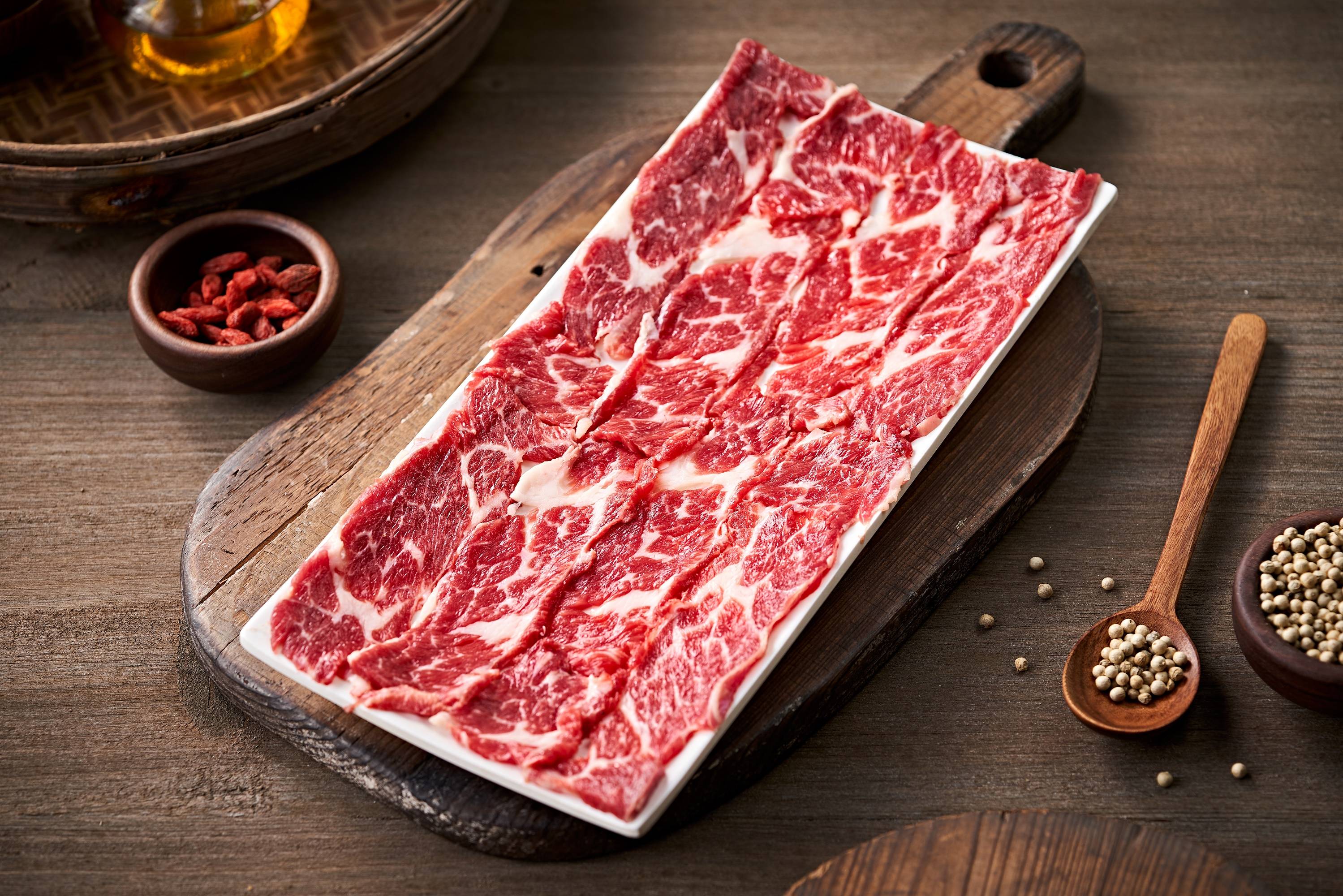 五花腱,牛身上比较稀少的种类,肉里有五根嫩筋穿过而得名,口感比较脆